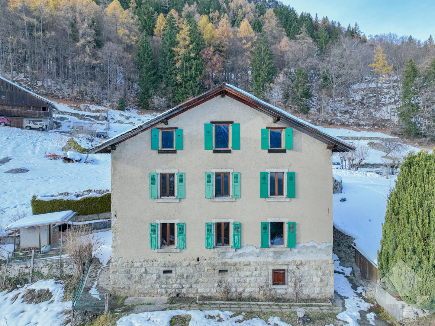 Proprietà di carattere da reinventare con terreno di 2.500 m² - Foto 2 di 19