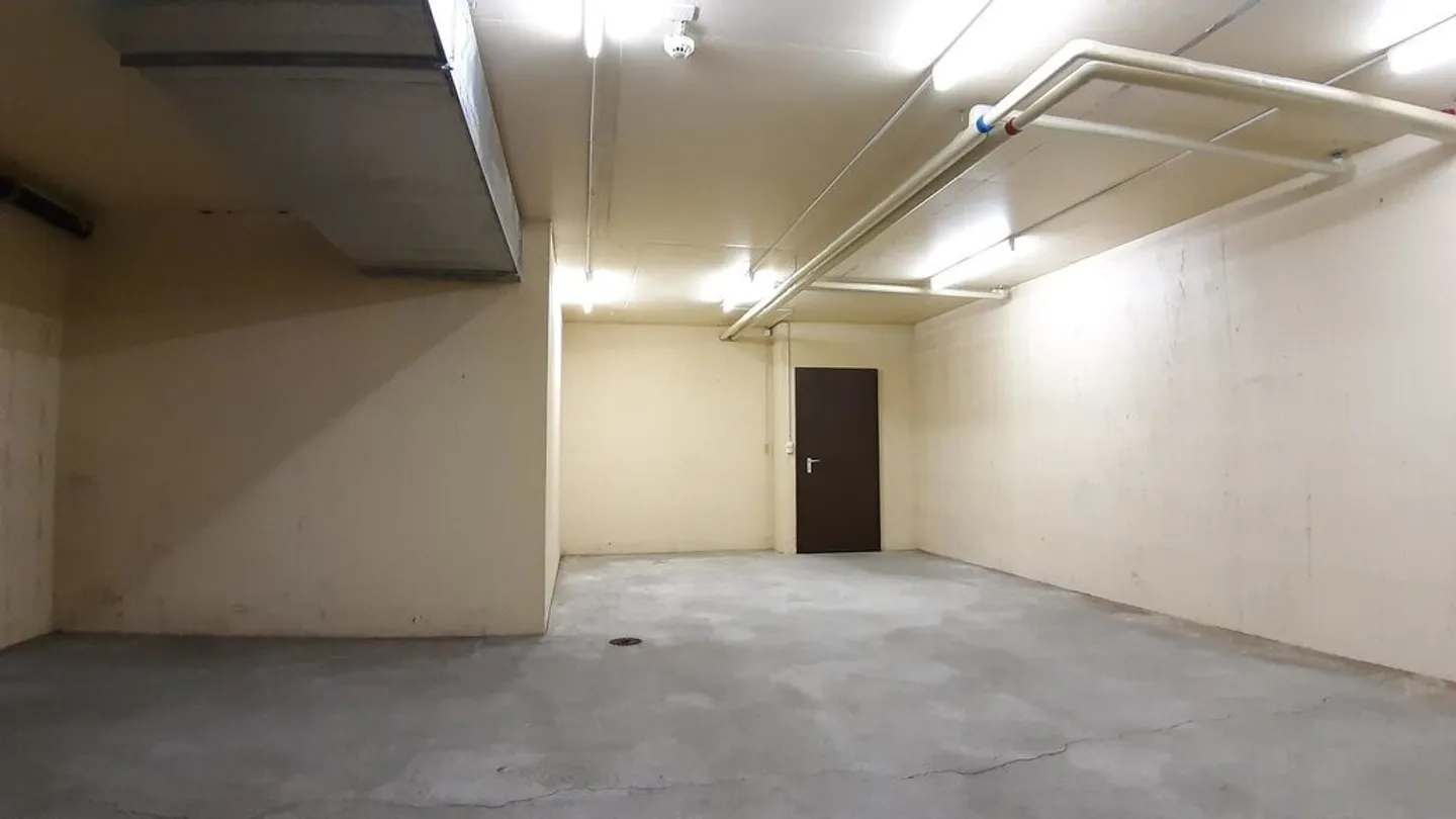 Storage unit - Photo 3 of 5
