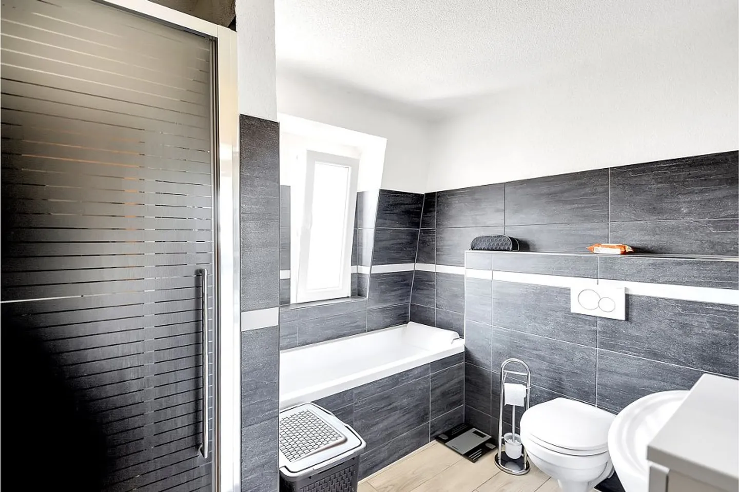 Renditeliegenschaft an bester Lage in Thun  Wohnen & Gewerbe perfekt vereint - Photo 10 of 11