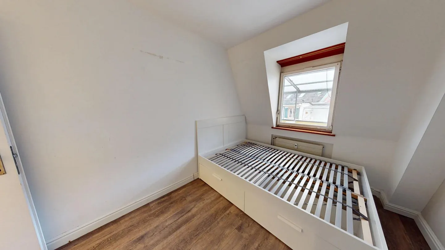 Möbliertes Zimmer in modernisierter Wohnung an top Lage - Foto 3 von 12