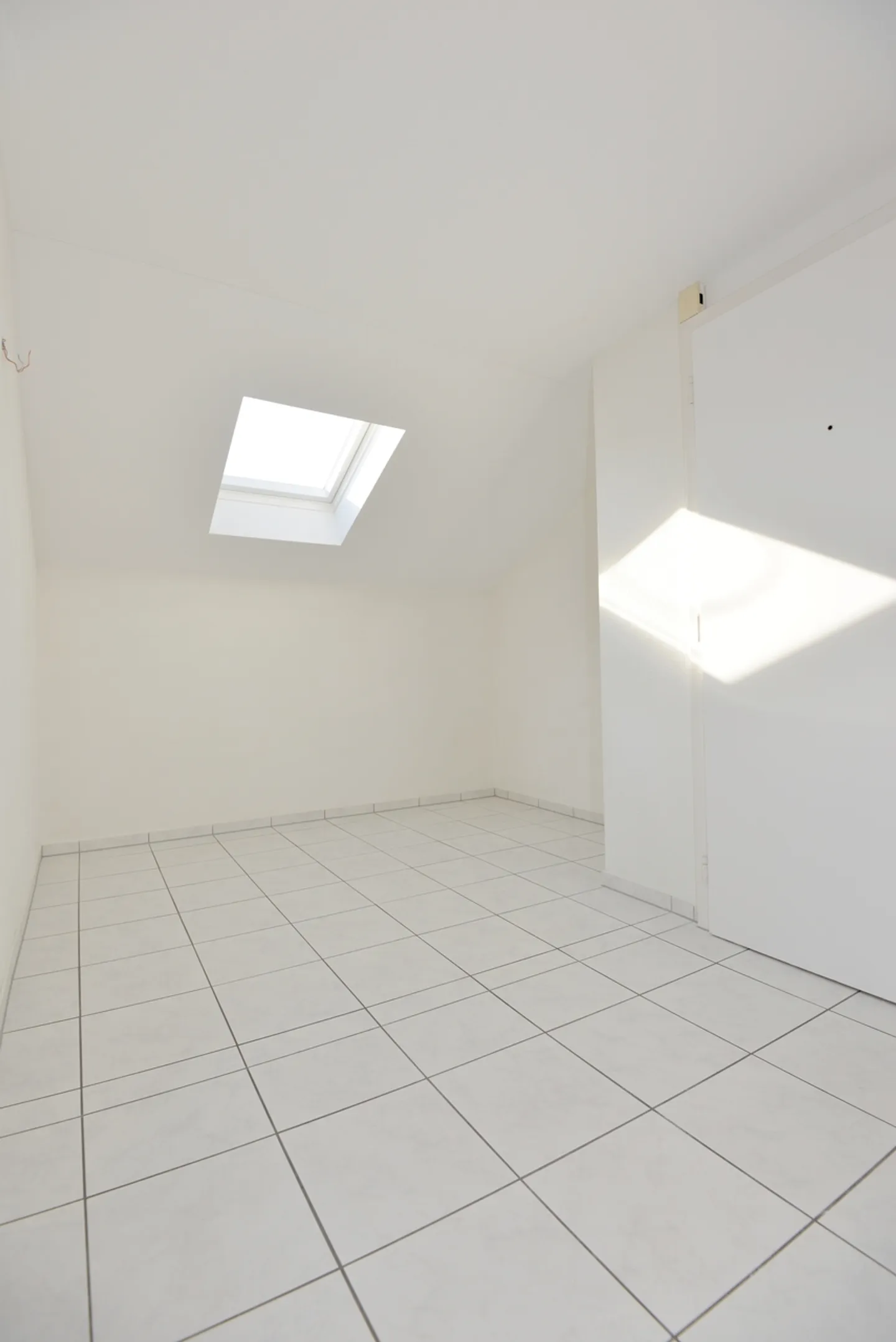 Cozy 2.5 Room Attique in Ebikon - Photo 4 of 7