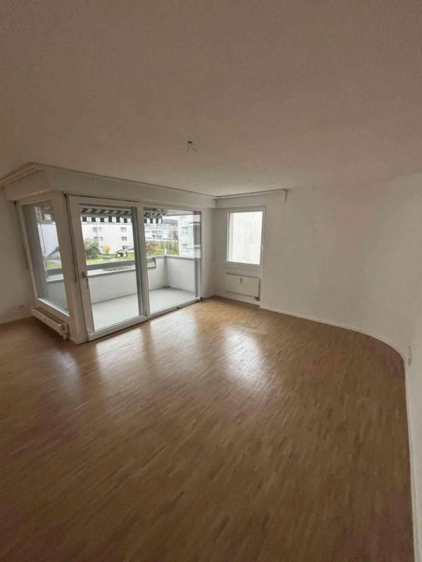Appartamento moderno di 5,5 stanze a Frauenfeld 114 m², appena ristrutturato. - Foto 2 di 8