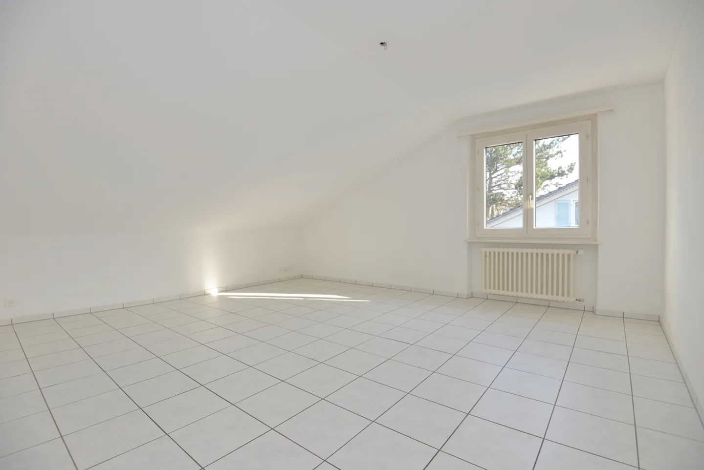 Cozy 2.5 Room Attique in Ebikon - Photo 2 of 7