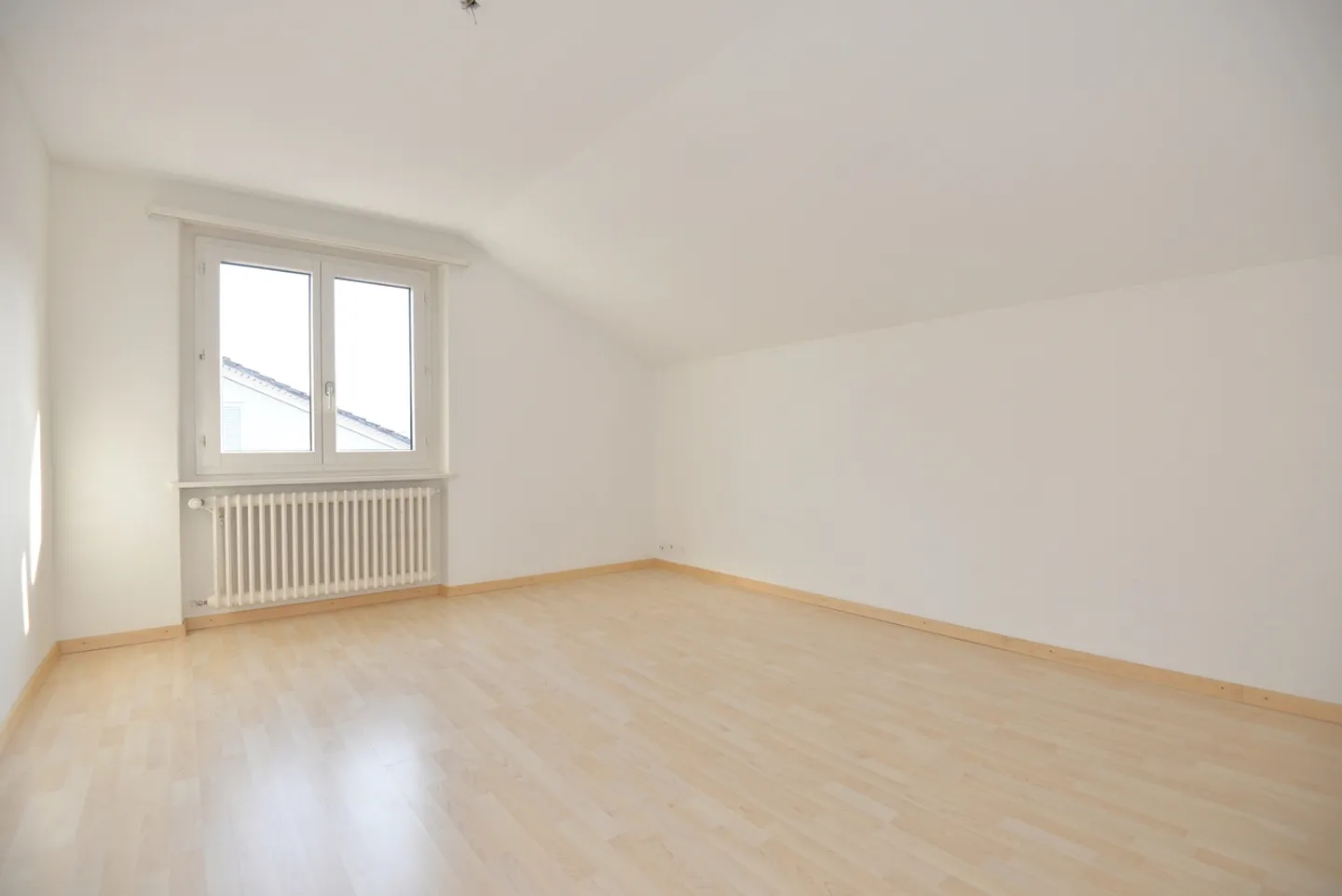 Cozy 2.5 Room Attique in Ebikon - Photo 6 of 7