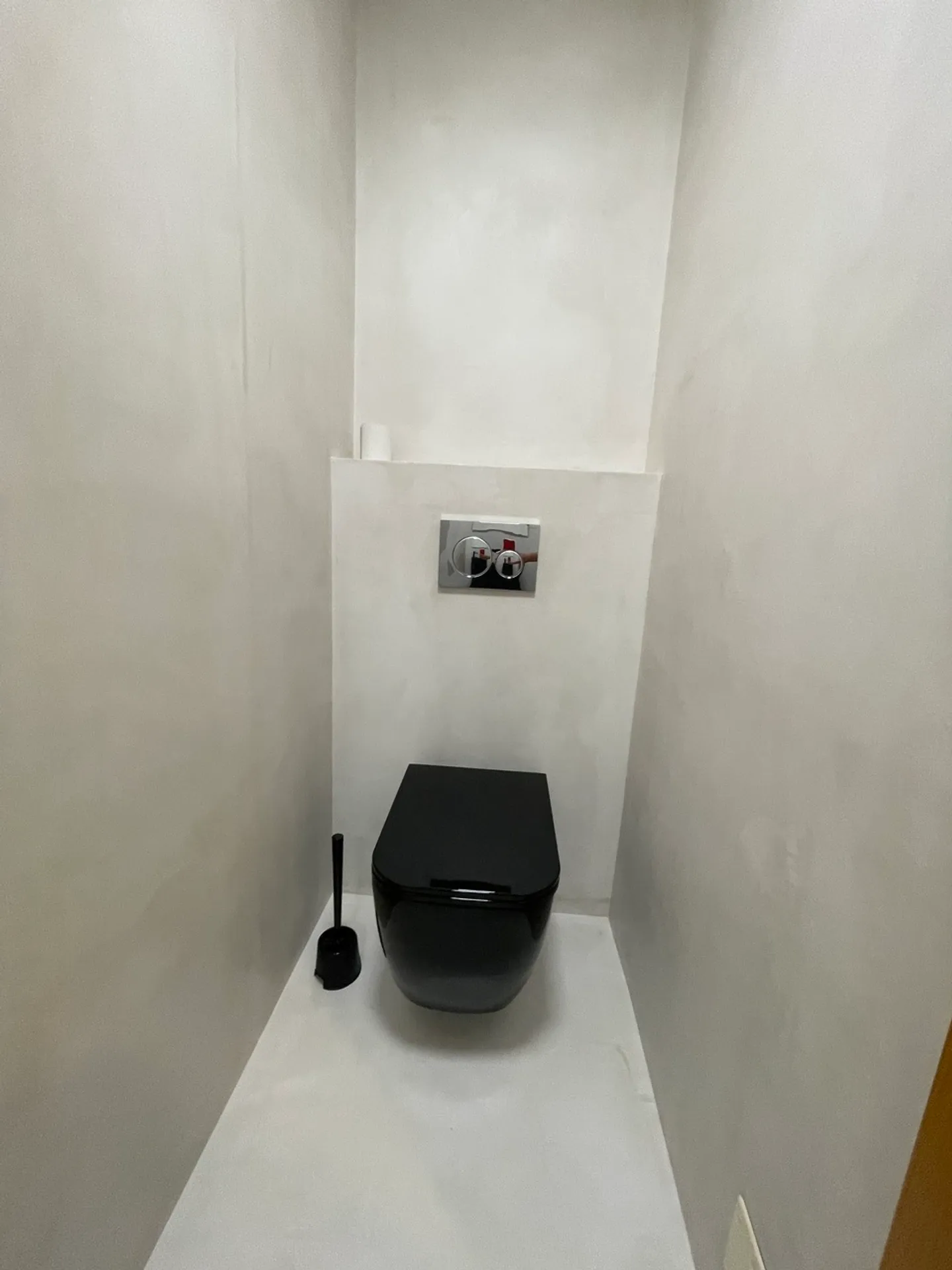 Renovated and Bright Attic - Photo 5 of 11