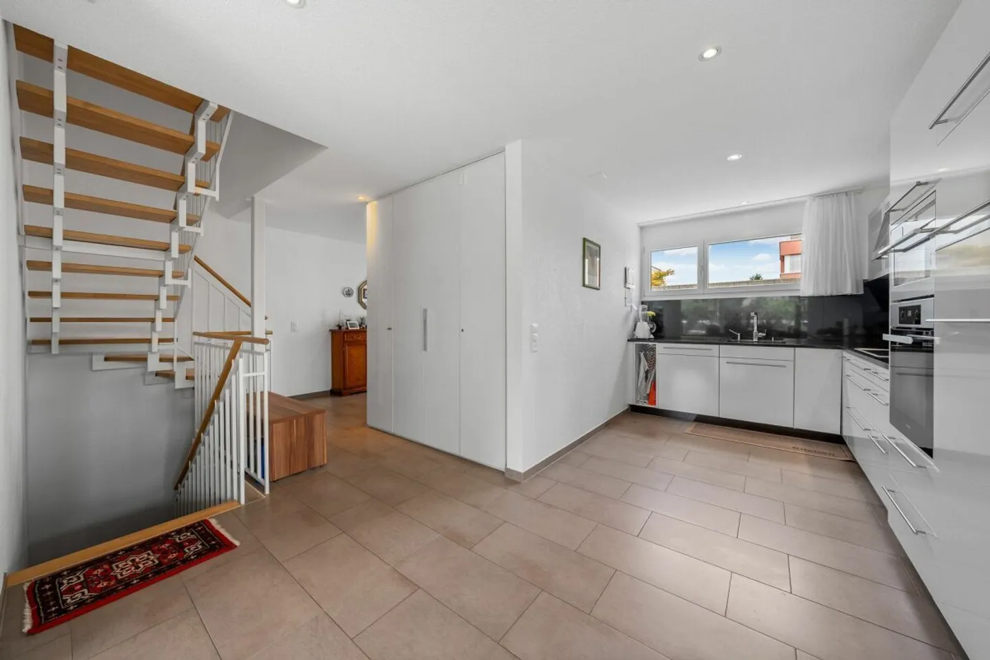 Living with charm and quality of life - stylish 4.5-room semi-detached family house in a family-friendly location - Photo 5 of 16