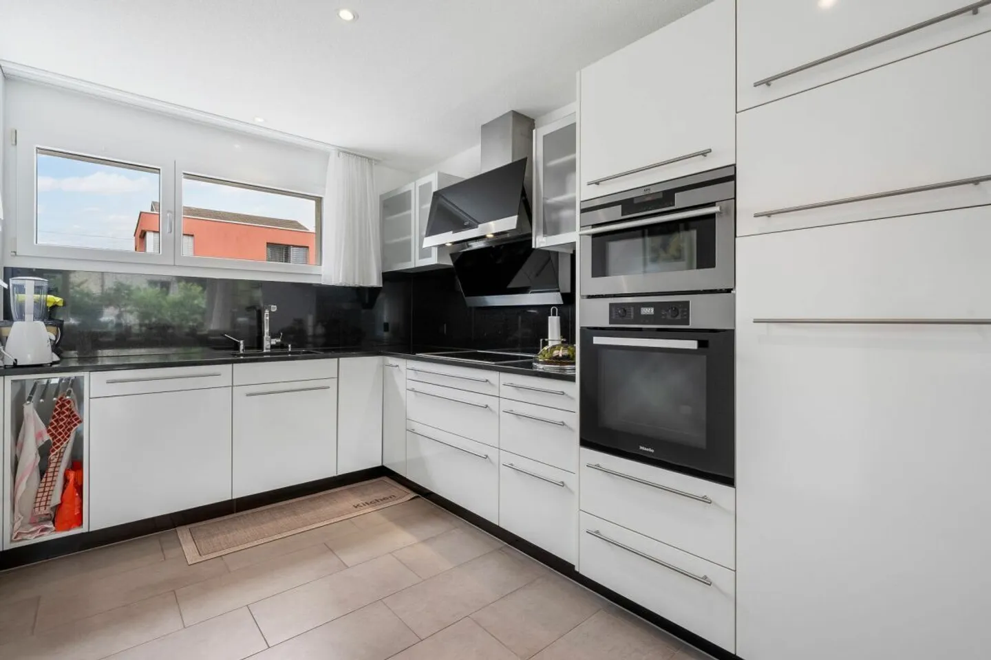 Living with charm and quality of life - stylish 4.5-room semi-detached family house in a family-friendly location - Photo 6 of 16
