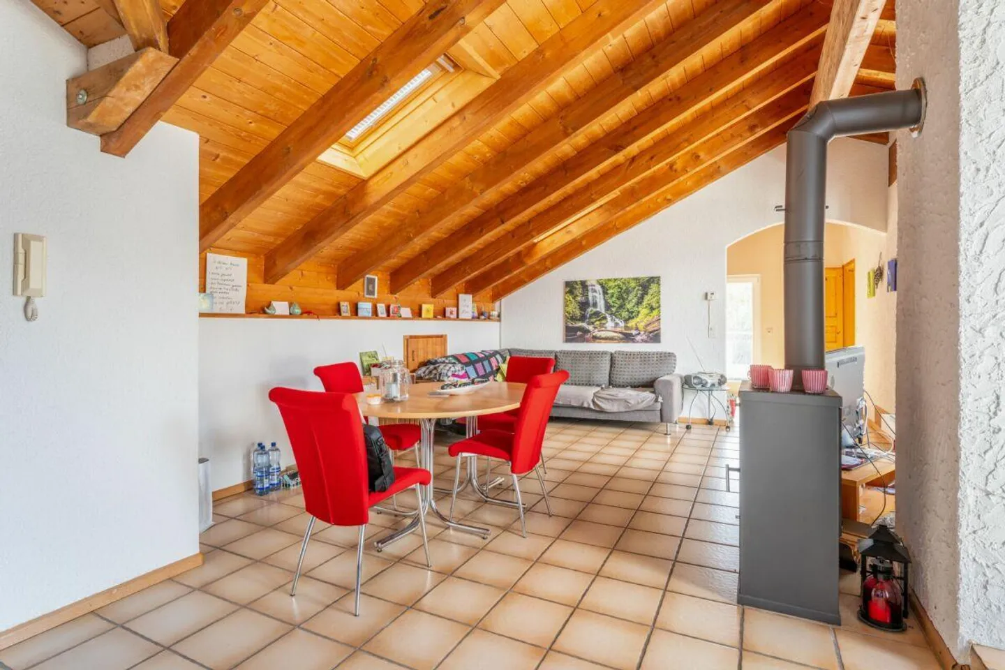 Appartamento attico affascinante di 3,5 stanze con vista sul lago, terrazza e balcone sud - Foto 3 di 16