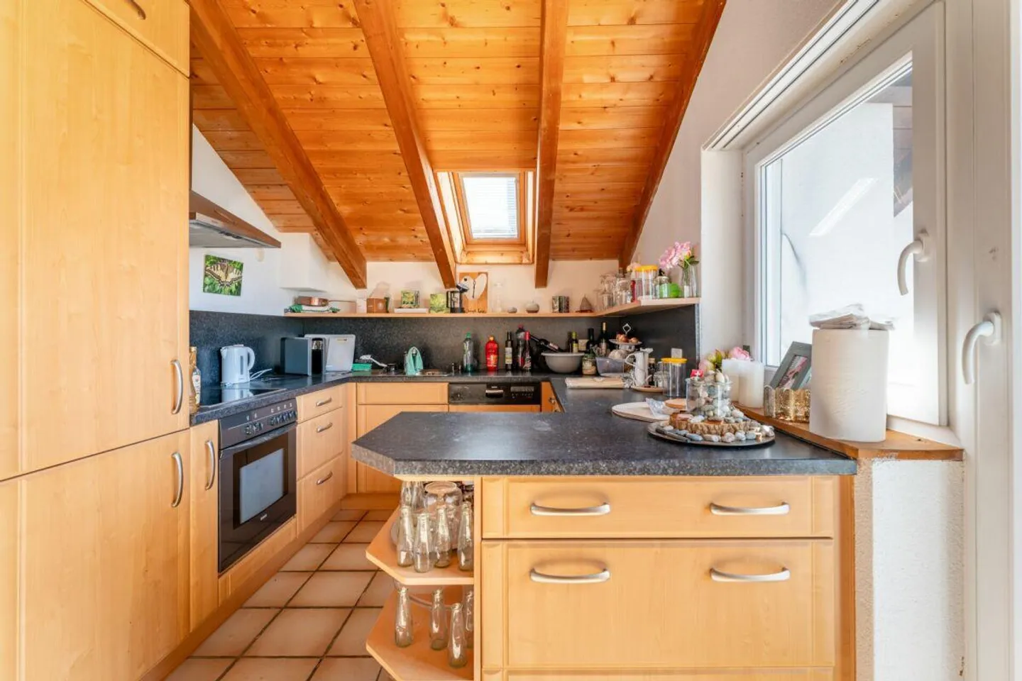 Appartamento attico affascinante di 3,5 stanze con vista sul lago, terrazza e balcone sud - Foto 5 di 16