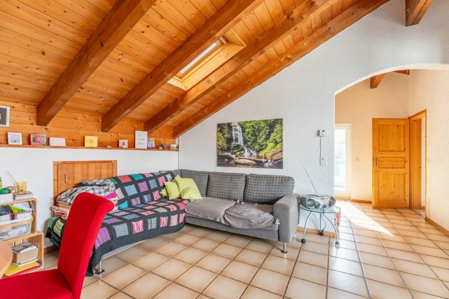 Appartamento attico affascinante di 3,5 stanze con vista sul lago, terrazza e balcone sud - Foto 6 di 16