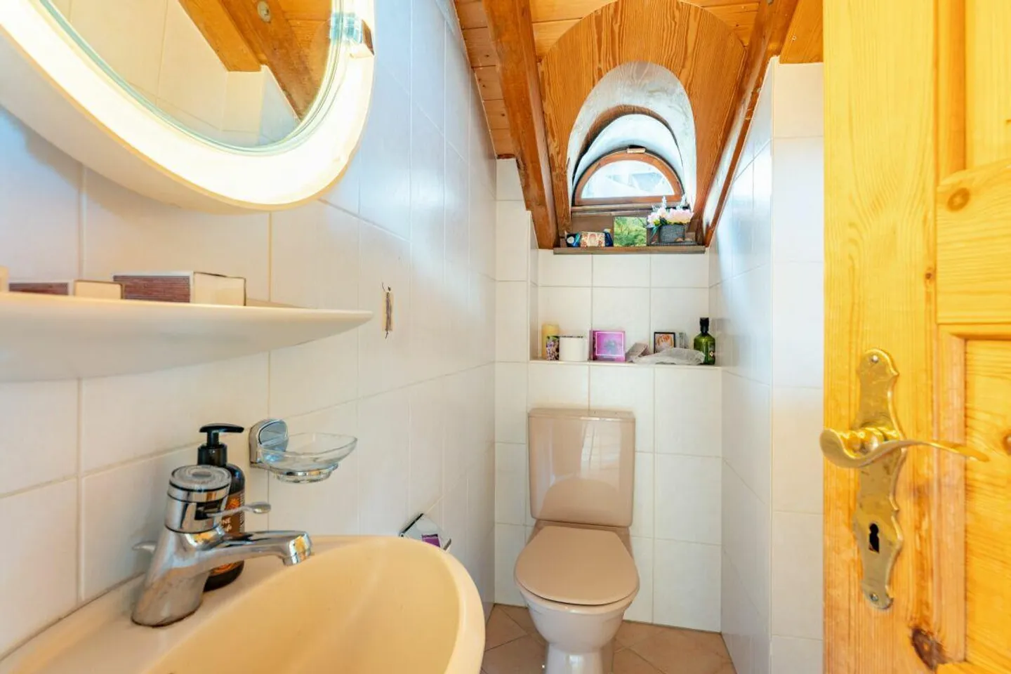 Appartamento attico affascinante di 3,5 stanze con vista sul lago, terrazza e balcone sud - Foto 9 di 16