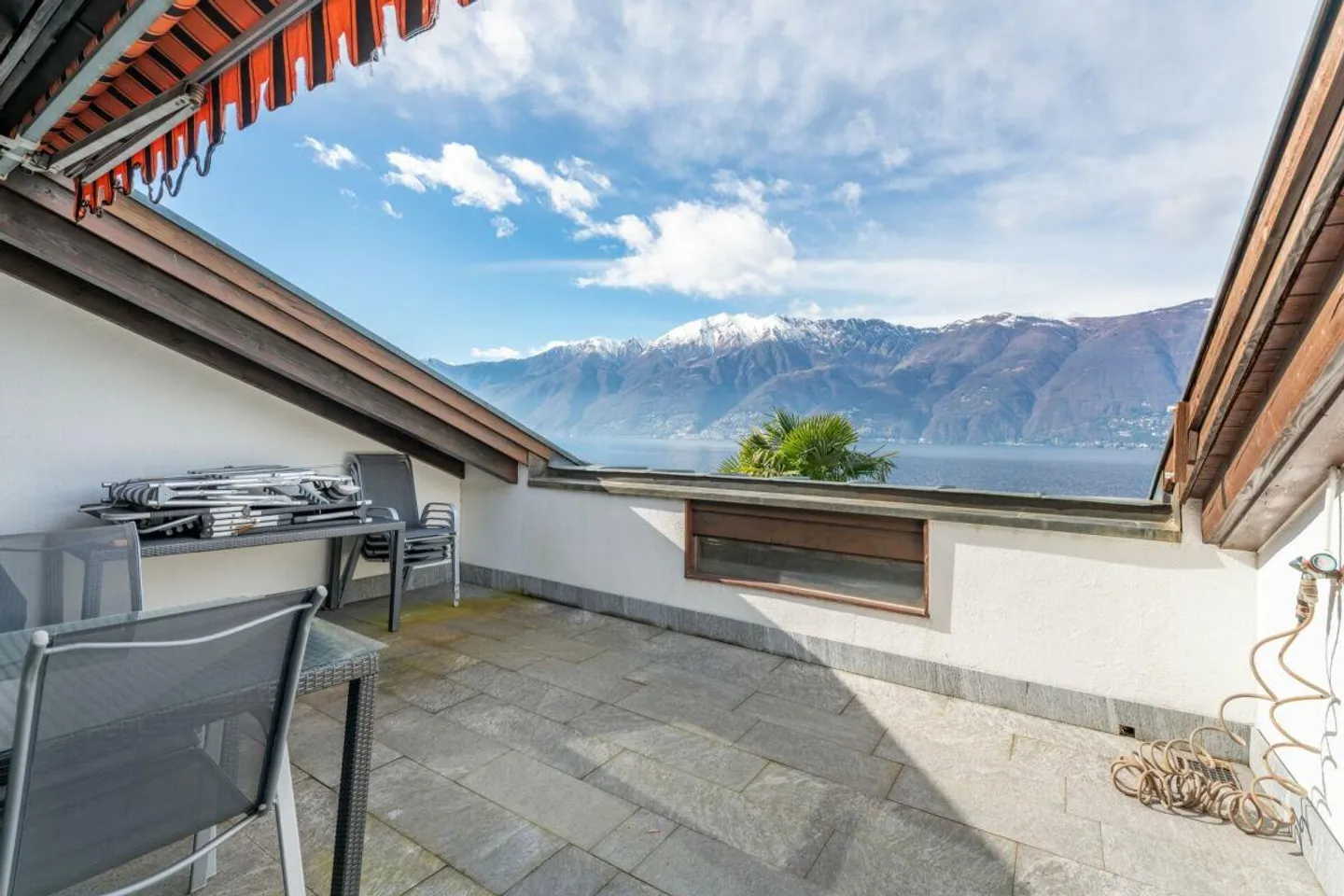 Appartamento attico affascinante di 3,5 stanze con vista sul lago, terrazza e balcone sud - Foto 12 di 16