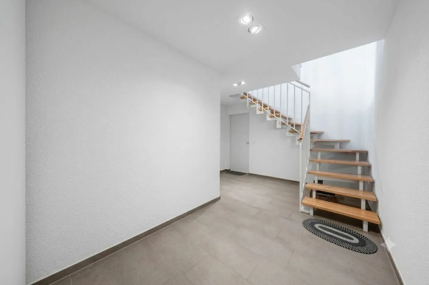 Living with charm and quality of life - stylish 4.5-room semi-detached family house in a family-friendly location - Photo 13 of 16