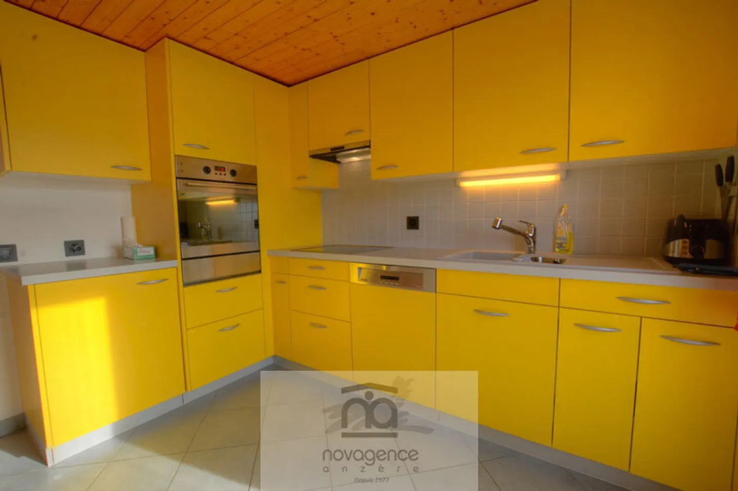 Charming 5-Room Apartment - Photo 12 of 13