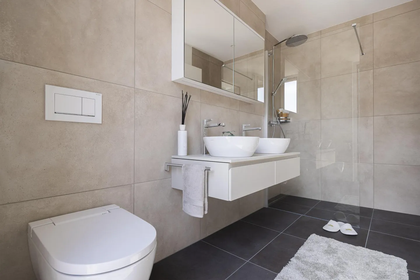 Attic apartment in the "Seewärts" development in Güttingen - Photo 3 of 13