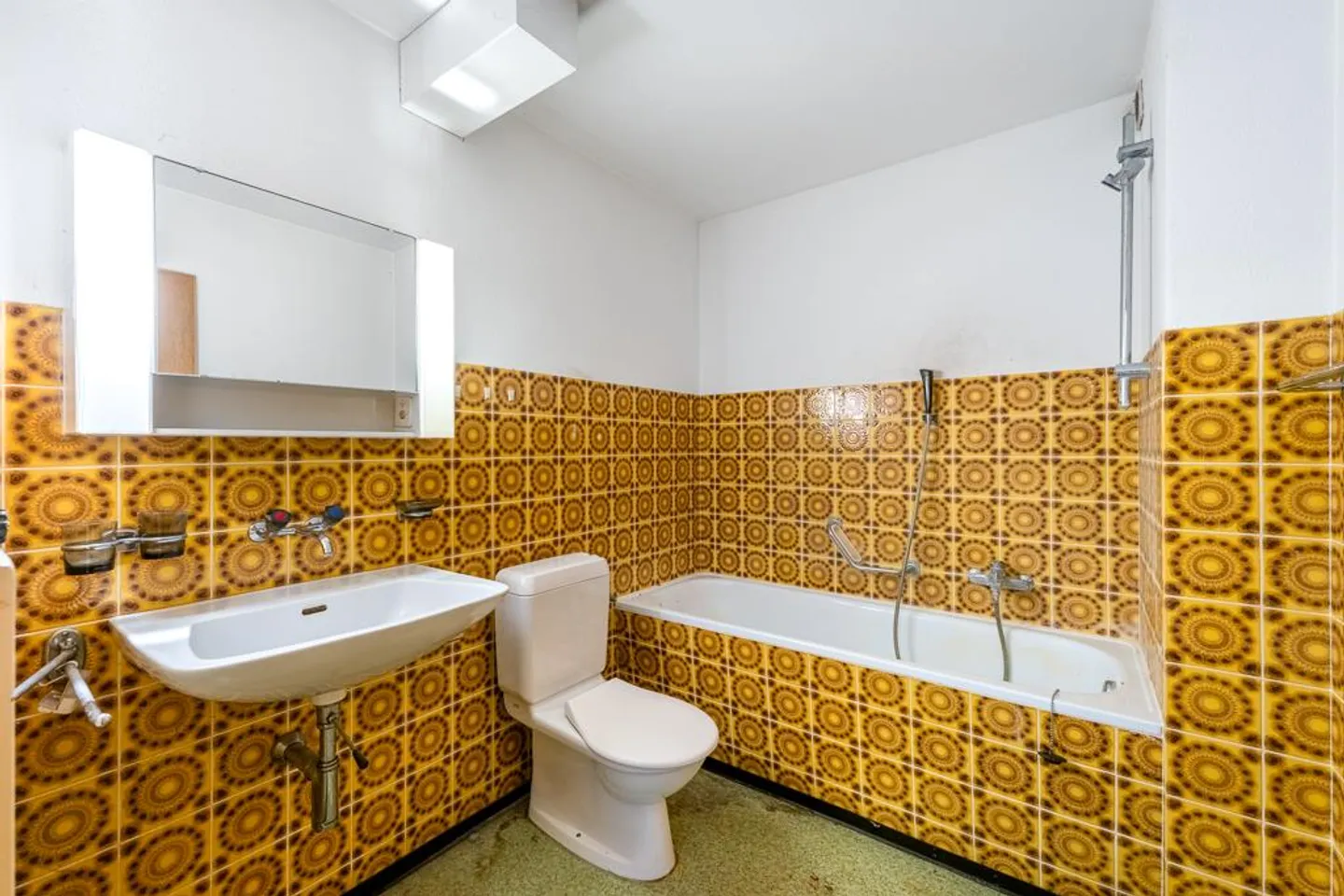 Tradition meets Generosity - Charming Single-Family Home - Photo 3 of 9