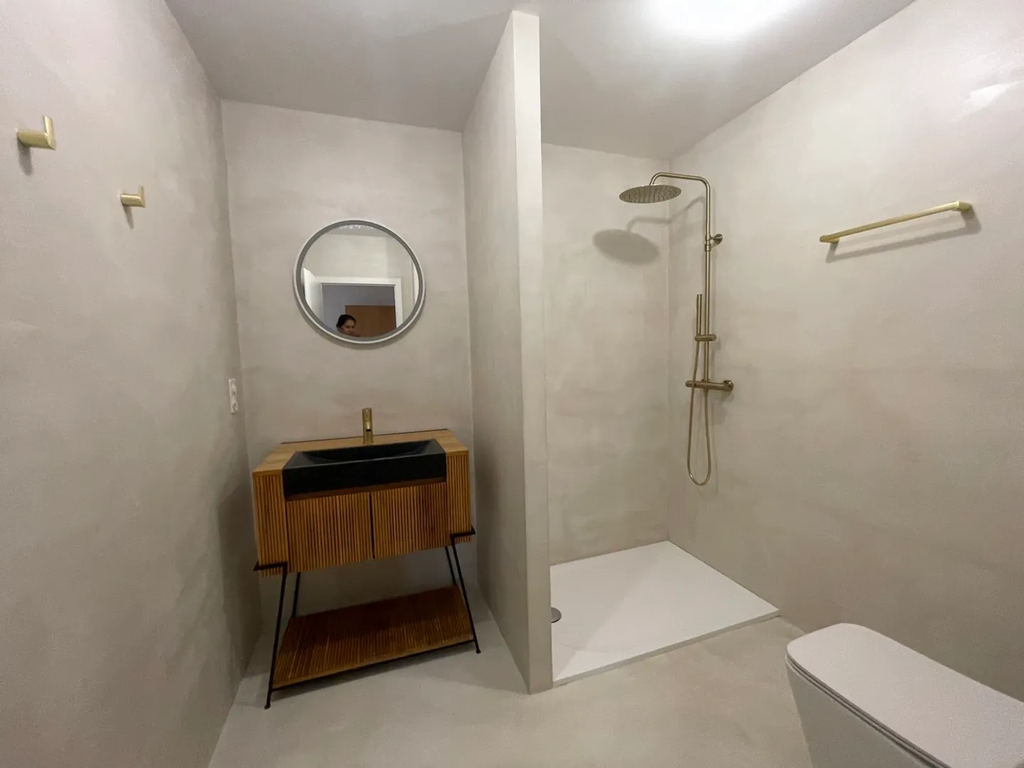 Renovated and Bright Attic - Photo 6 of 11