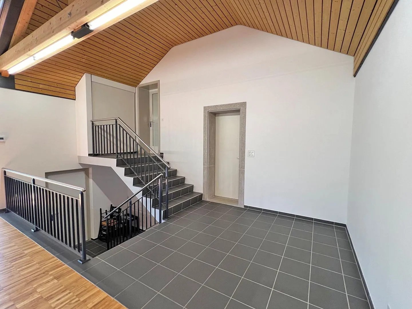 Multifunctional Property with Expansion Potential - Photo 6 of 18