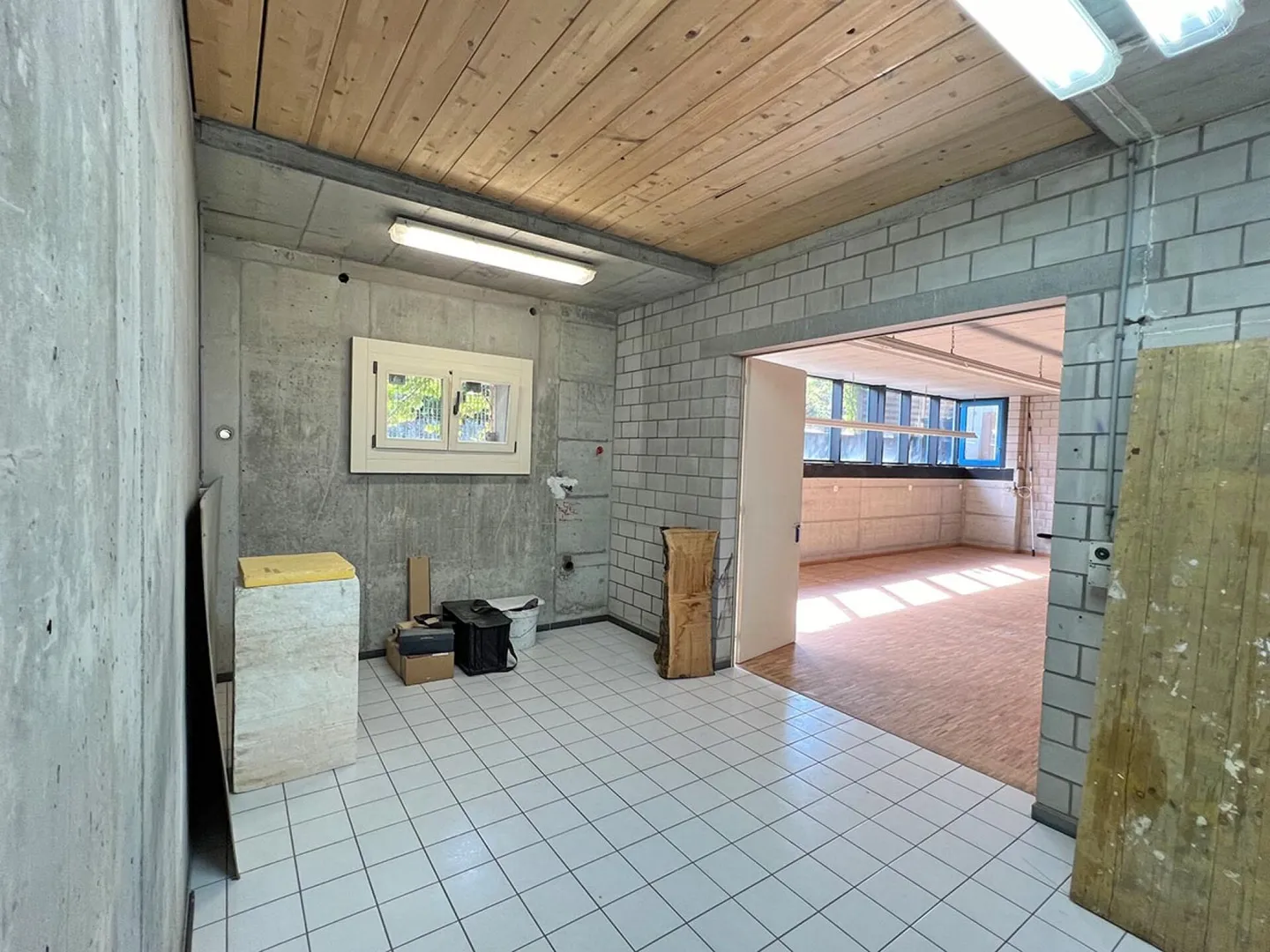 Multifunctional Property with Expansion Potential - Photo 4 of 18