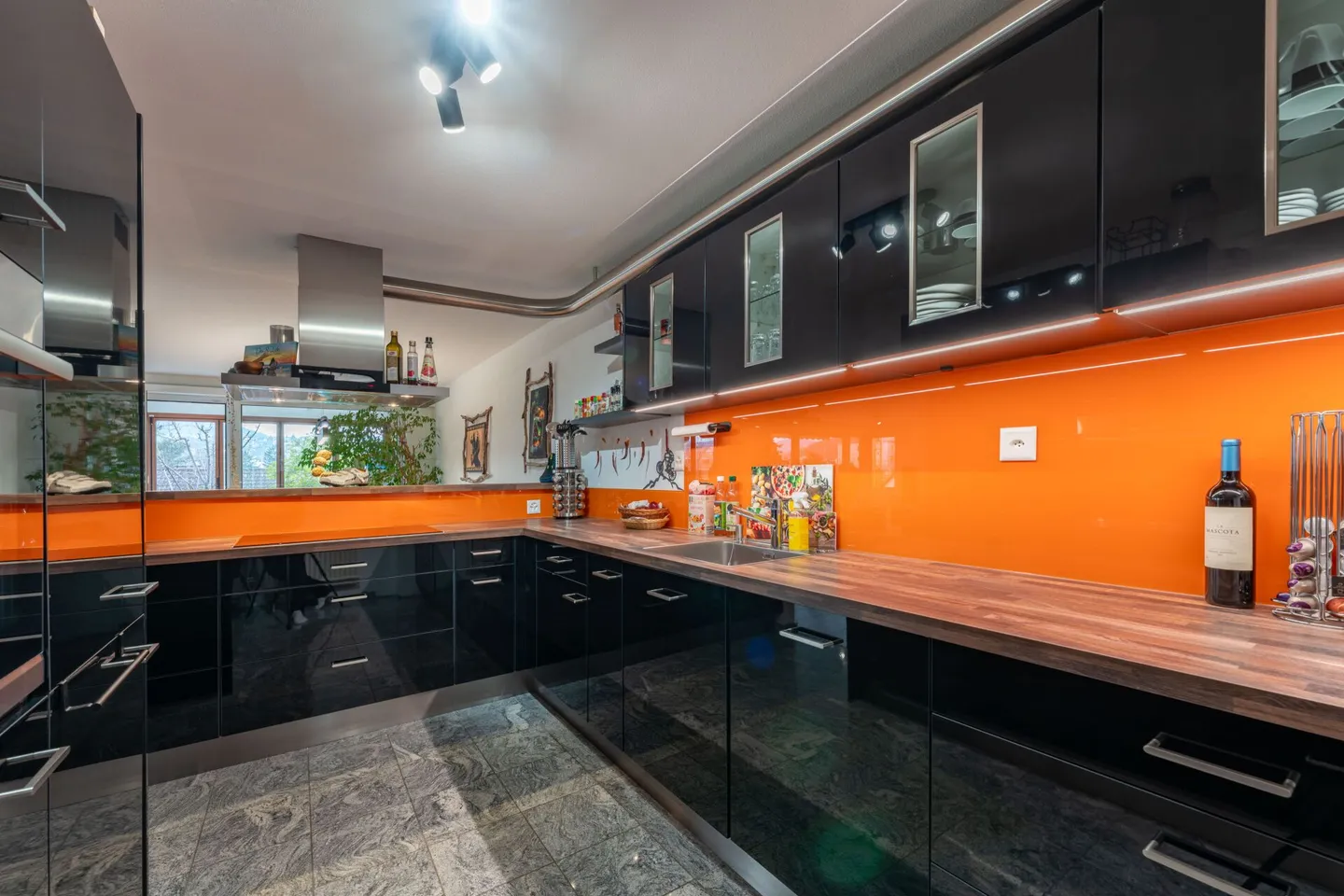 154 m² on one level | 28 m² terrace with hot tub | renovated in 2021 | Liestal - Photo 13 of 17