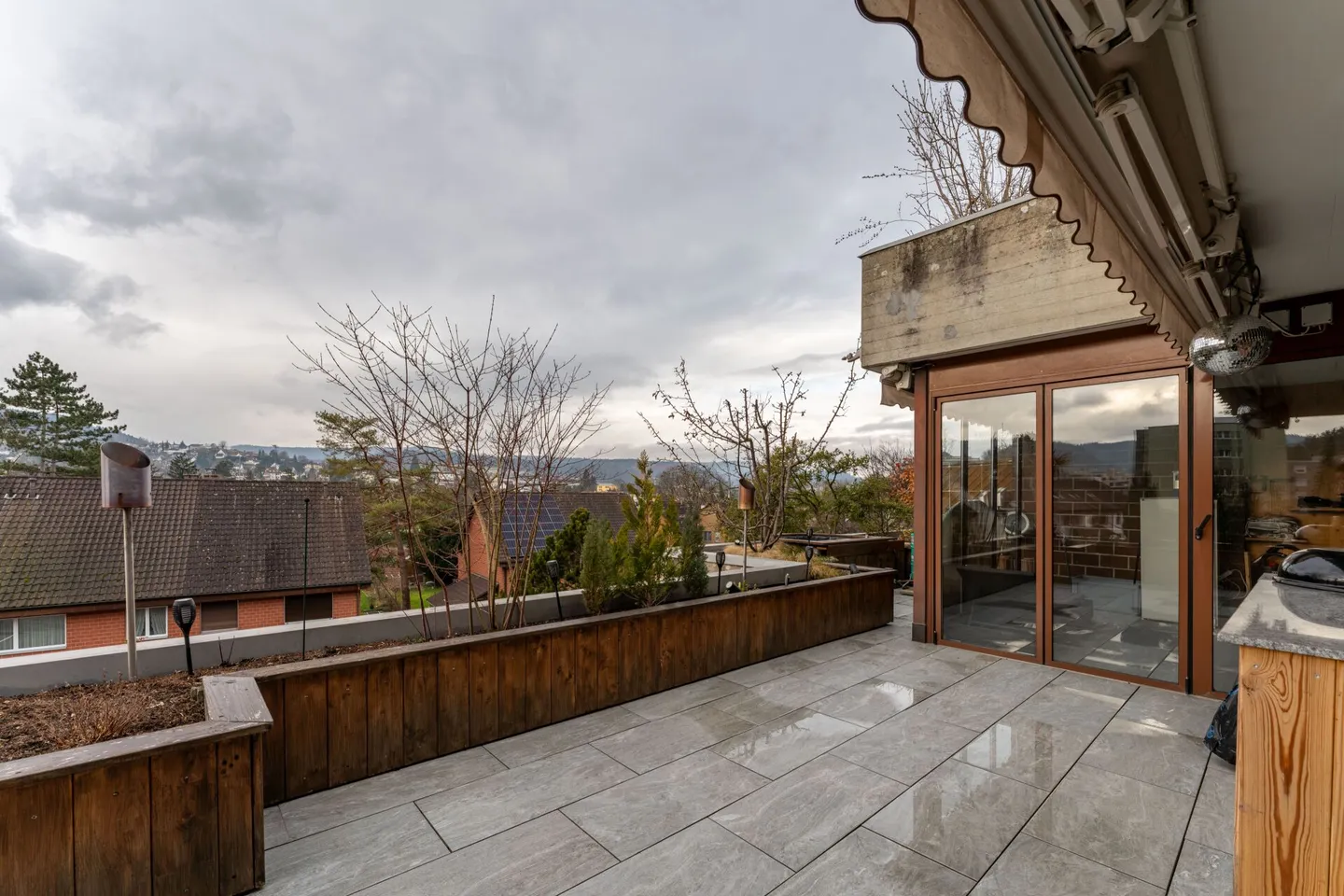 154 m² on one level | 28 m² terrace with hot tub | renovated in 2021 | Liestal - Photo 5 of 17