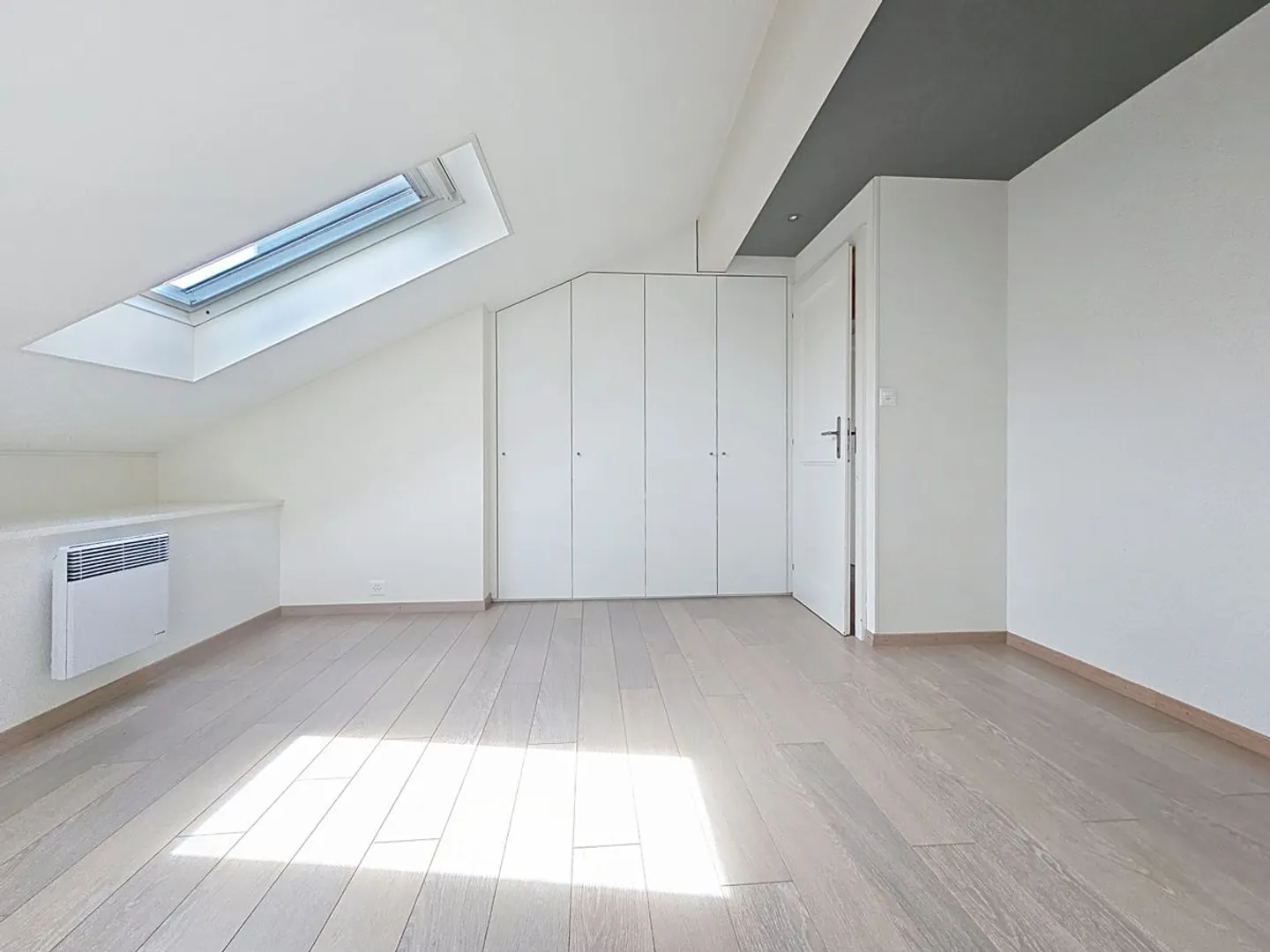 Casa con 2 appartamenti a 20 minuti da Losanna - Foto 8 di 11