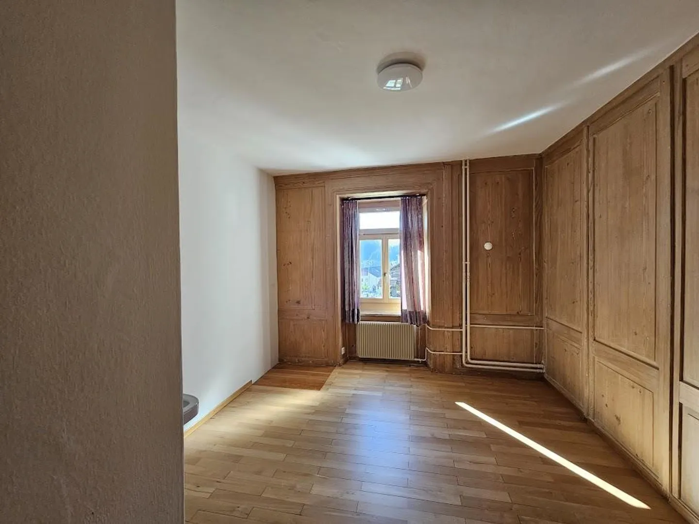 Grosse, helle Wohnung mit Büroraum, auch als Zweitwohnung - Foto 3 di 9