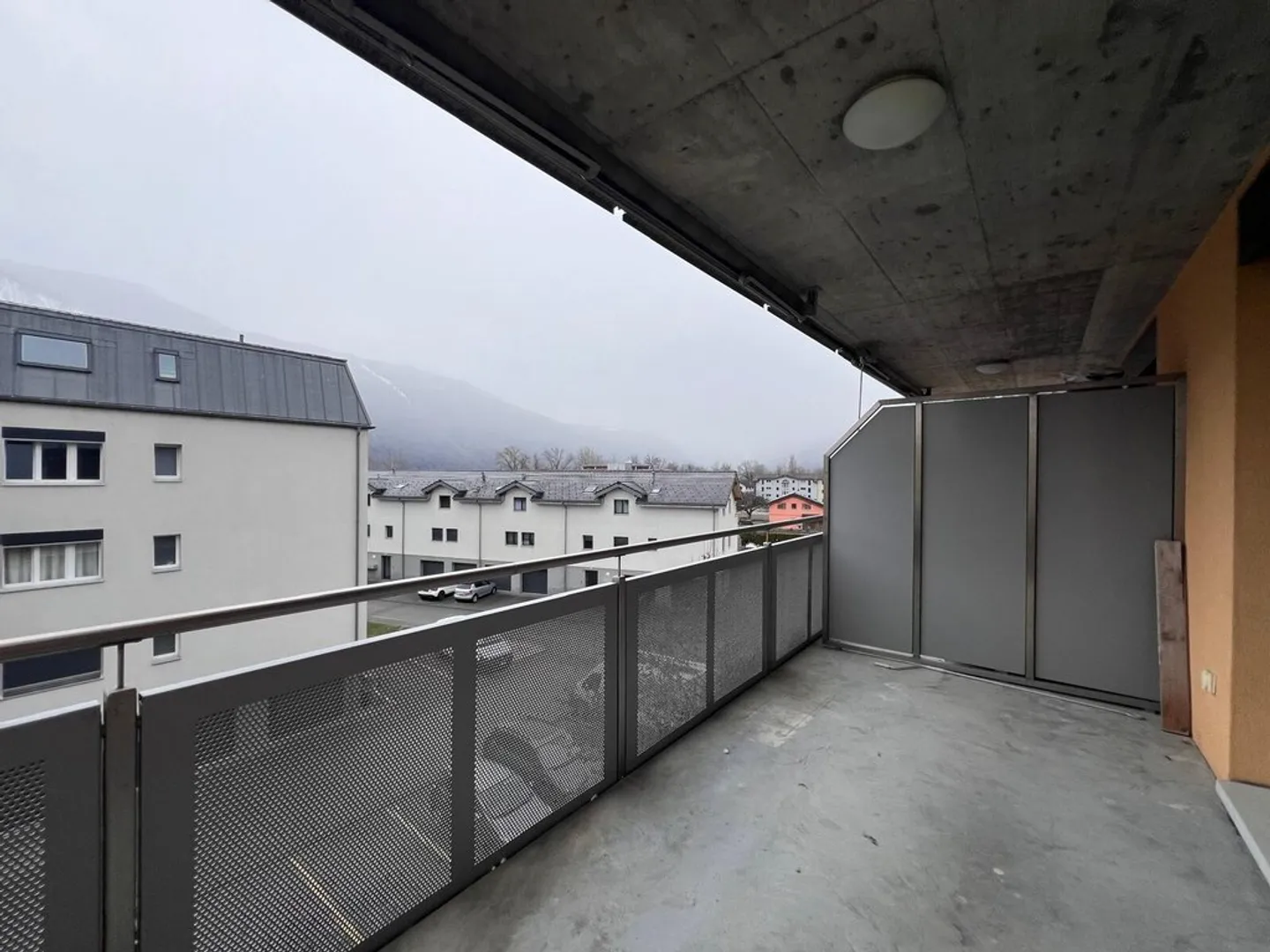 Spacious 3.5 Room Apartment - Photo 1 of 10