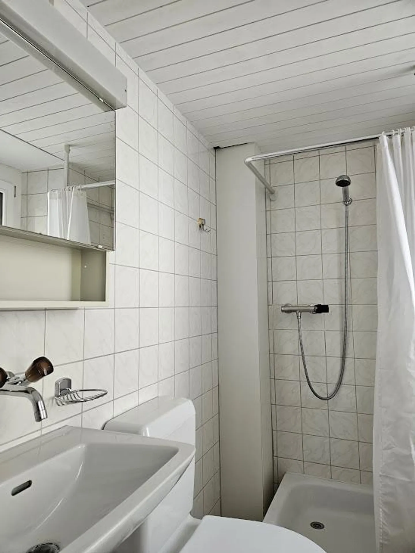 Grosse, helle Wohnung mit Büroraum, auch als Zweitwohnung - Foto 9 di 9