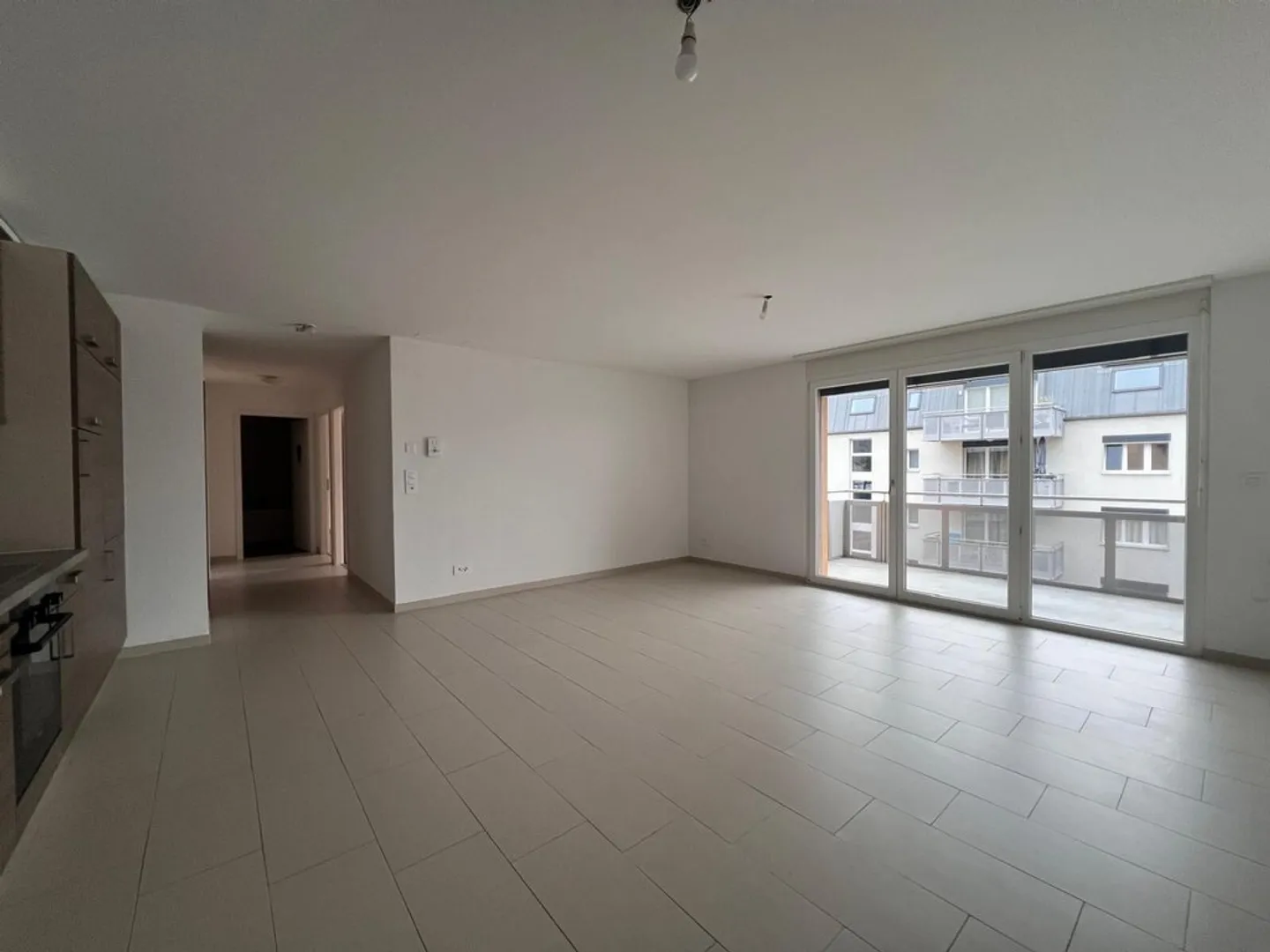 Spacious 3.5 Room Apartment - Photo 4 of 10