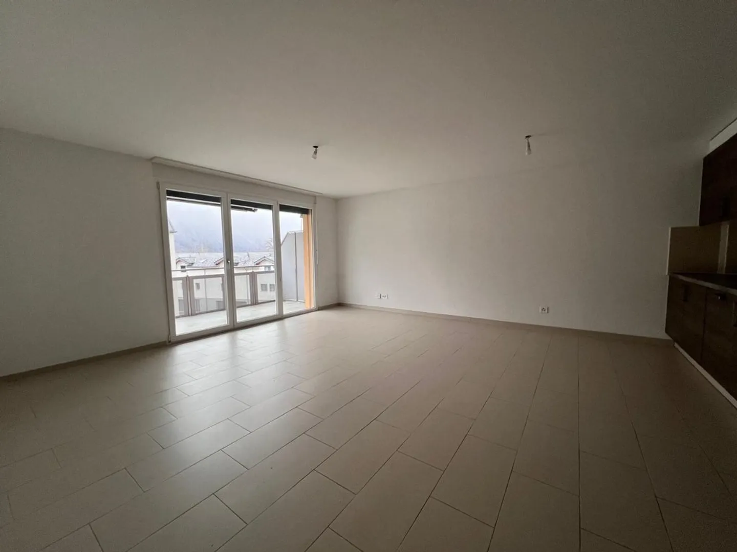 Spacious 3.5 Room Apartment - Photo 5 of 10