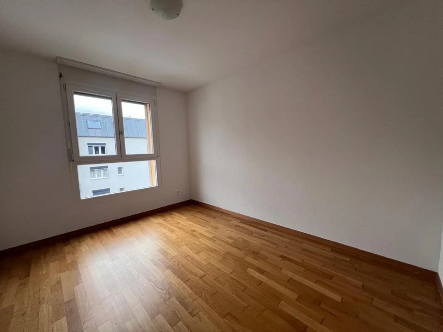 Spacious 3.5 Room Apartment - Photo 8 of 10