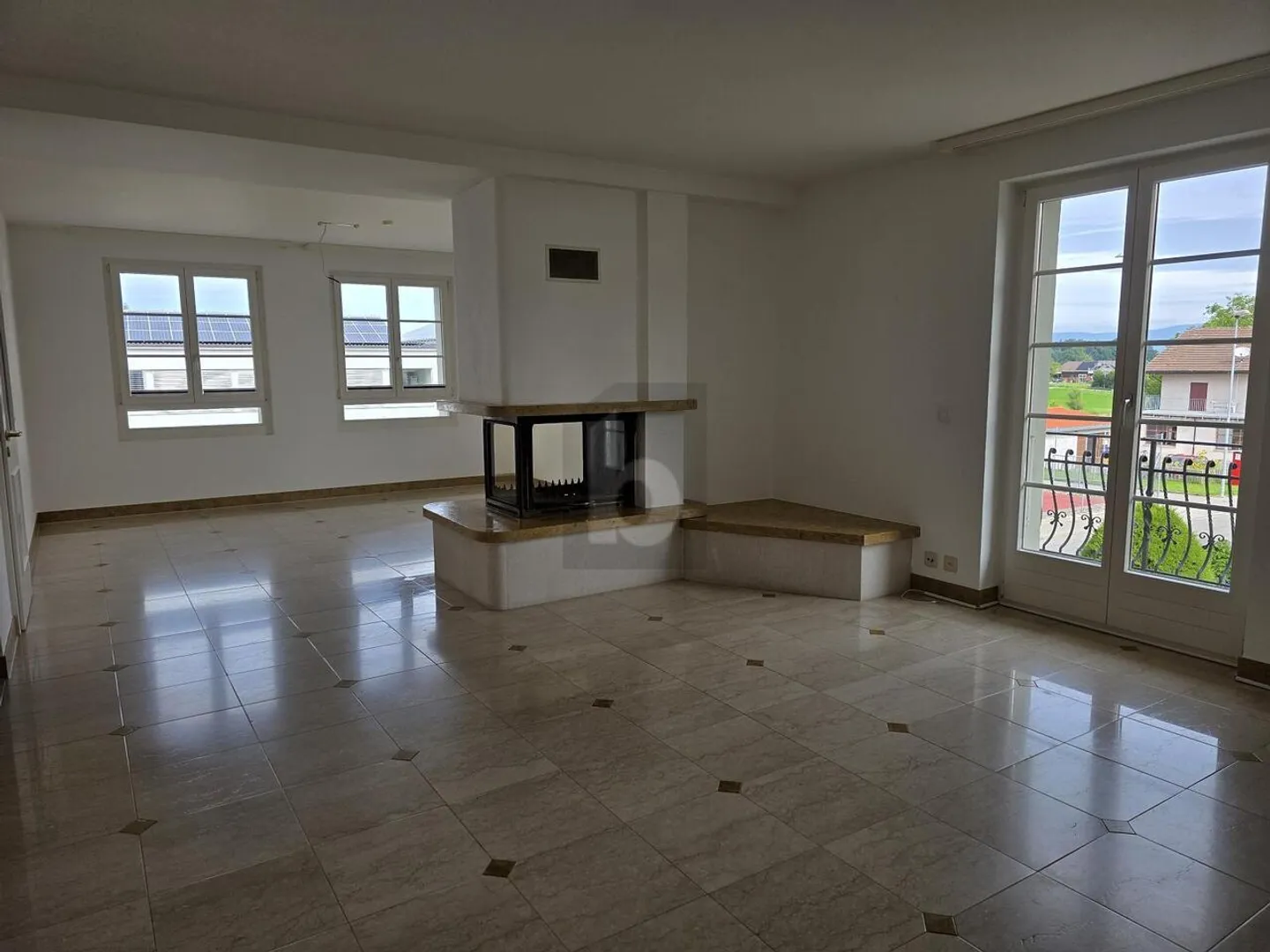 EDIFICIO RESIDENZIALE CON TERRENO EDIFICABILE - Foto 3 di 6