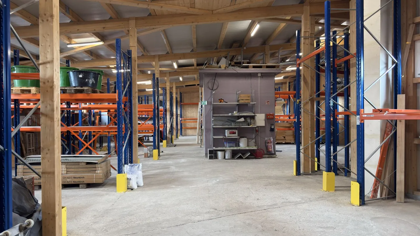 Attractive commercial space in Niederbipp with optimal transport connections and proximity to the train station - Photo 6 of 30