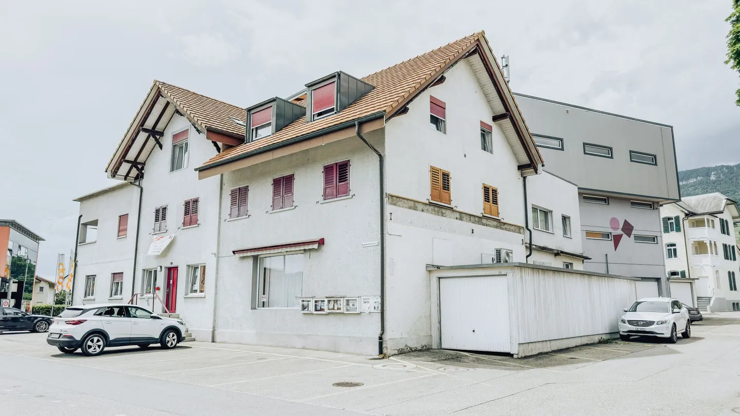 Attractive commercial space in Niederbipp with optimal transport connections and proximity to the train station - Photo 1 of 30