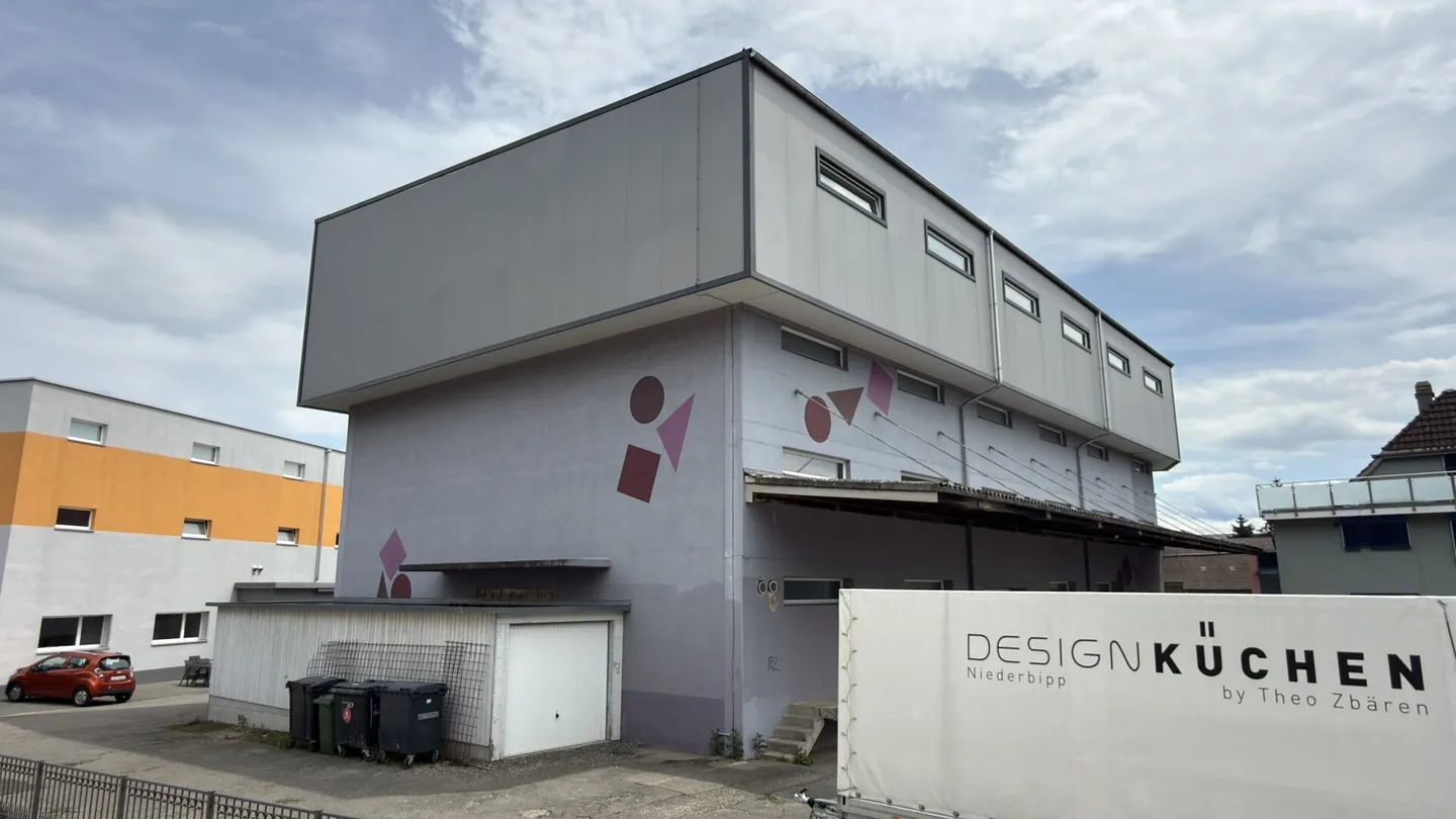 Attractive commercial space in Niederbipp with optimal transport connections and proximity to the train station - Photo 2 of 30