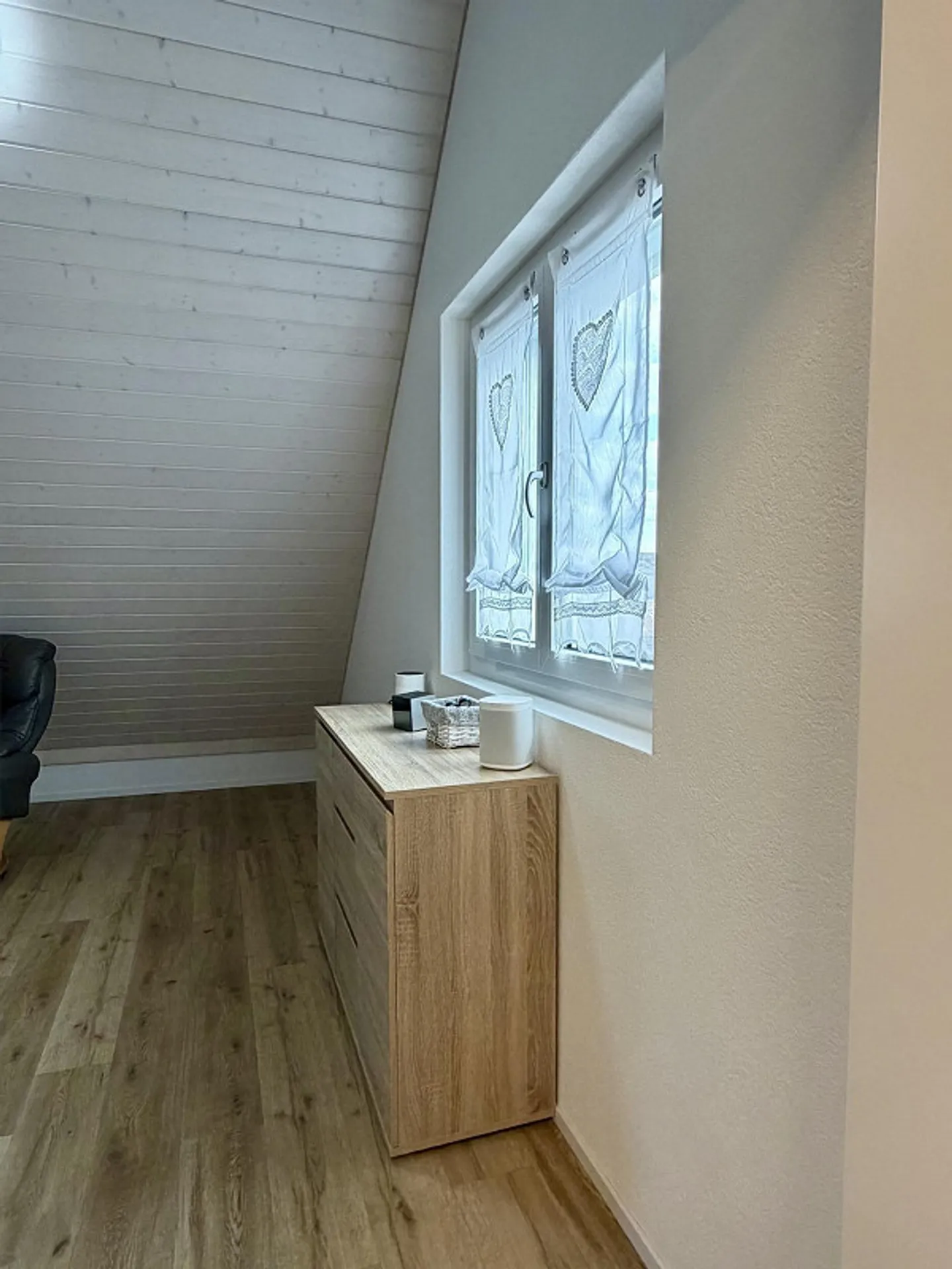 Moderne freistehende Familie - Foto 21 von 30