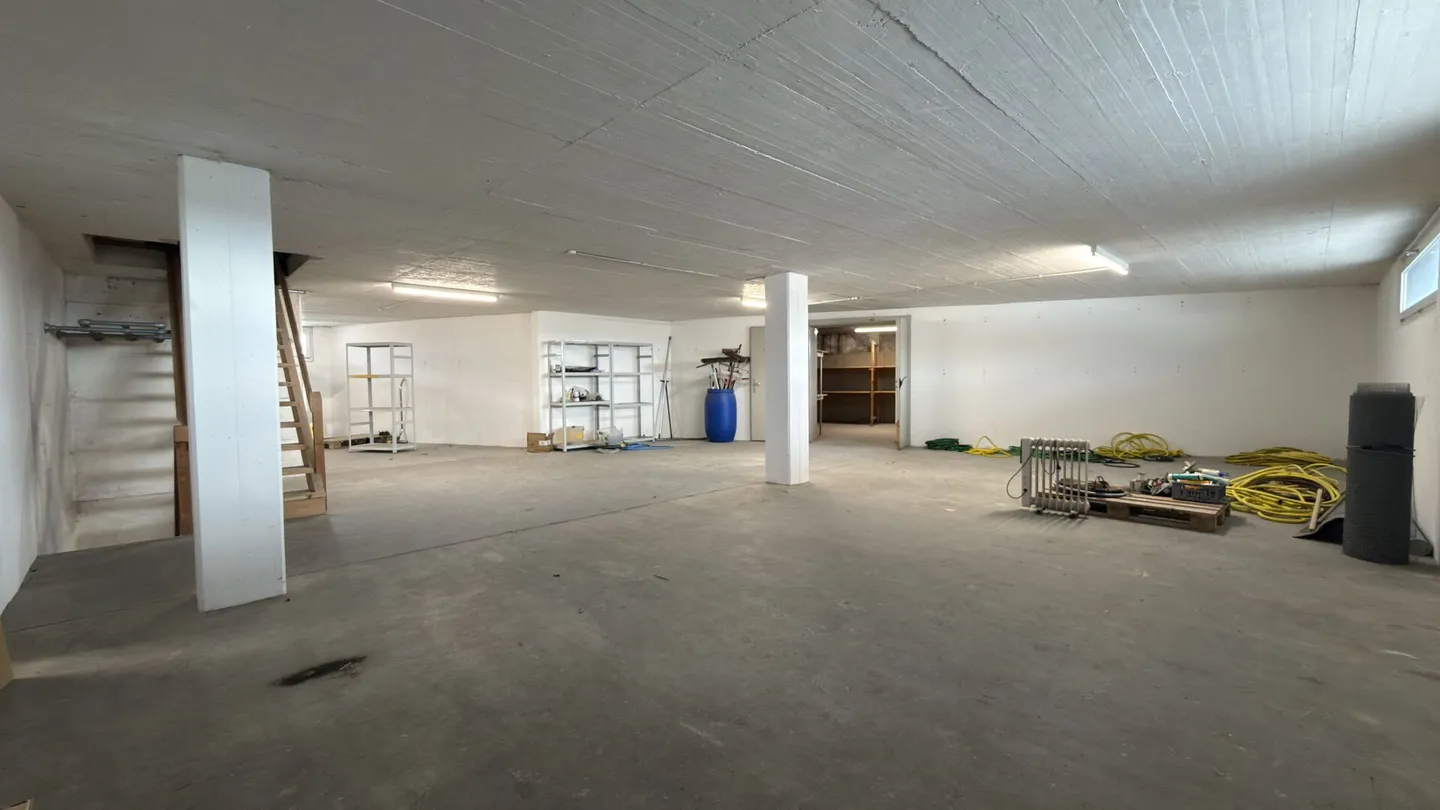 Attractive commercial space in Niederbipp with optimal transport connections and proximity to the train station - Photo 9 of 30