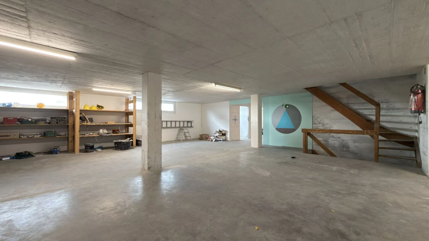 Attractive commercial space in Niederbipp with optimal transport connections and proximity to the train station - Photo 12 of 30