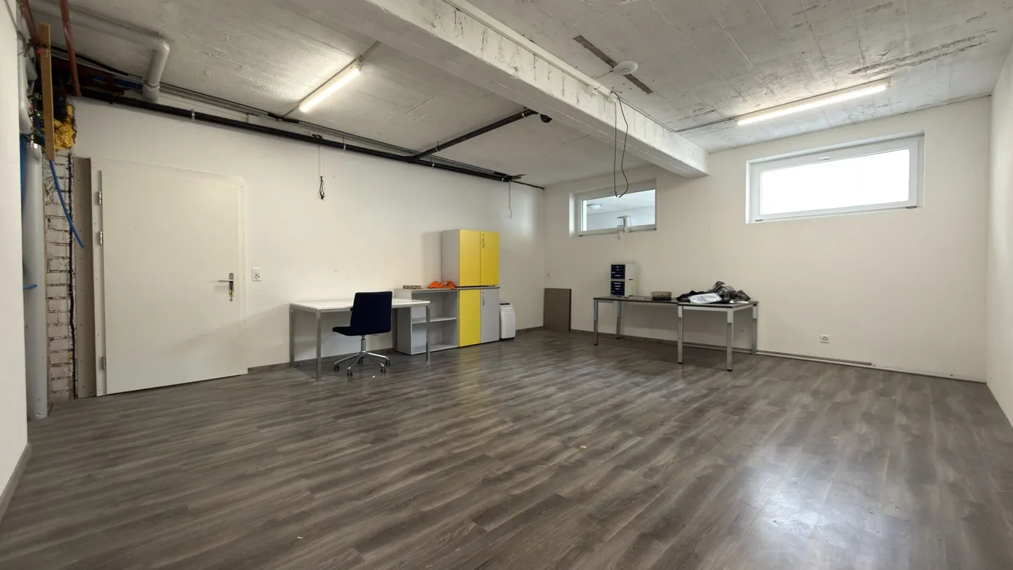 Attractive commercial space in Niederbipp with optimal transport connections and proximity to the train station - Photo 19 of 30