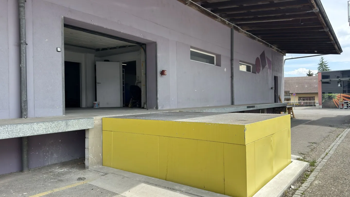 Attractive commercial space in Niederbipp with optimal transport connections and proximity to the train station - Photo 23 of 30