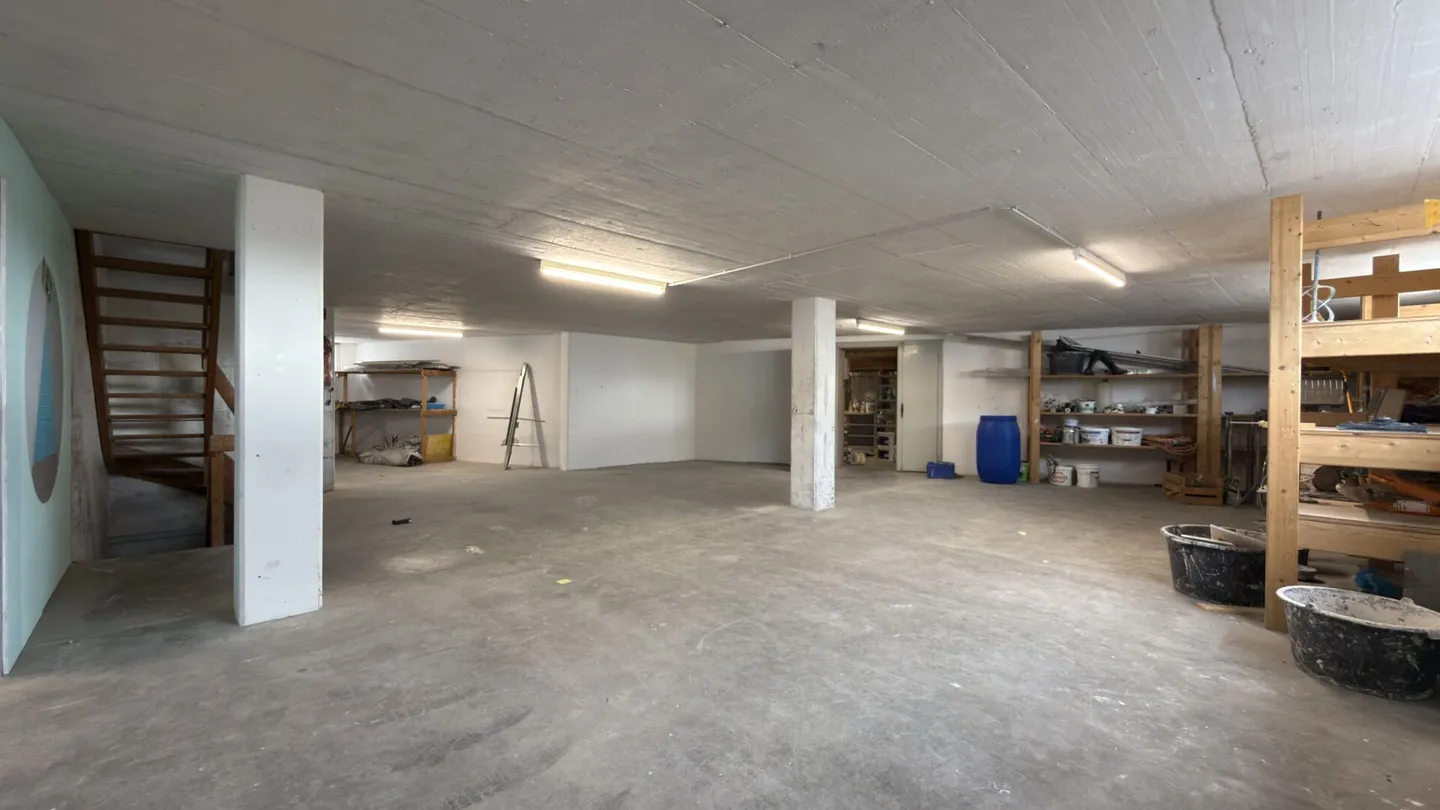 Attractive commercial space in Niederbipp with optimal transport connections and proximity to the train station - Photo 11 of 30