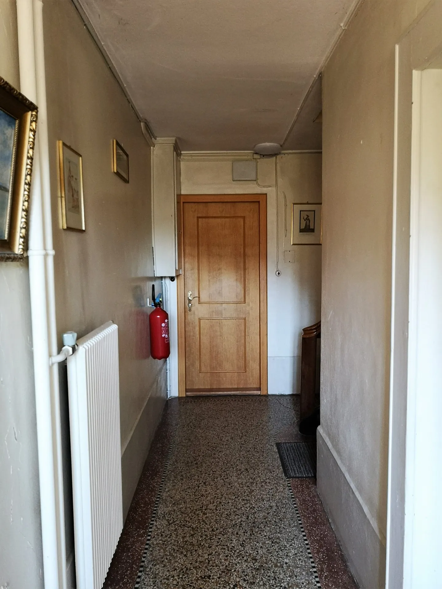 Appartement avec 5,5 pièces, dont 1 chambre séparée, partiellement rénové, disponible immédiatement - Photo 3 sur 16