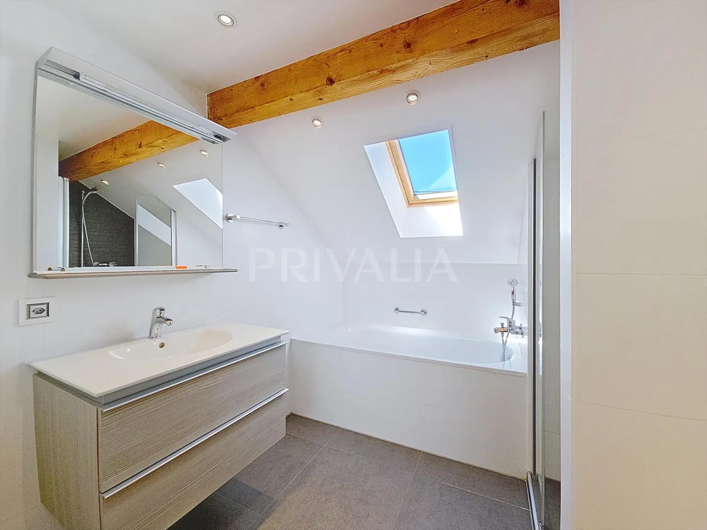 Magnificent contemporary triplex of 7 rooms with terrace - Photo 8 of 11