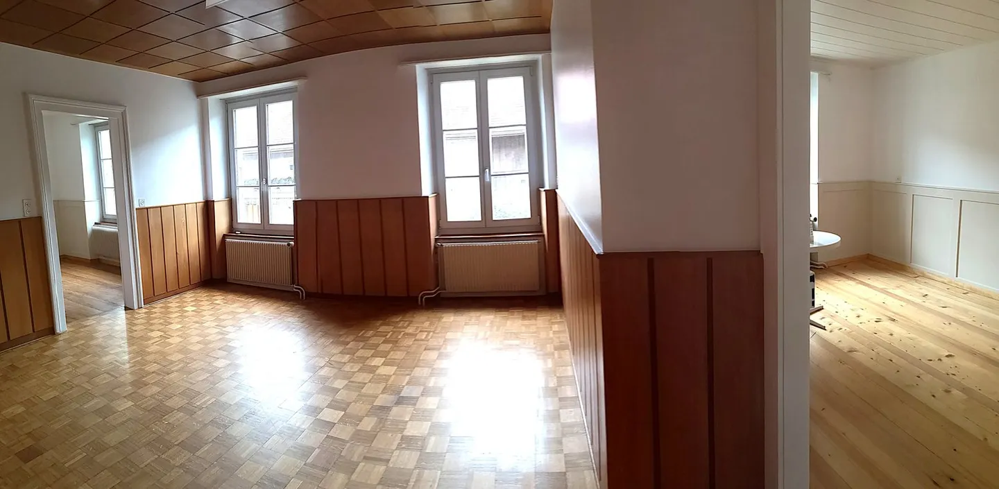 Appartement avec 5,5 pièces, dont 1 chambre séparée, partiellement rénové, disponible immédiatement - Photo 9 sur 16