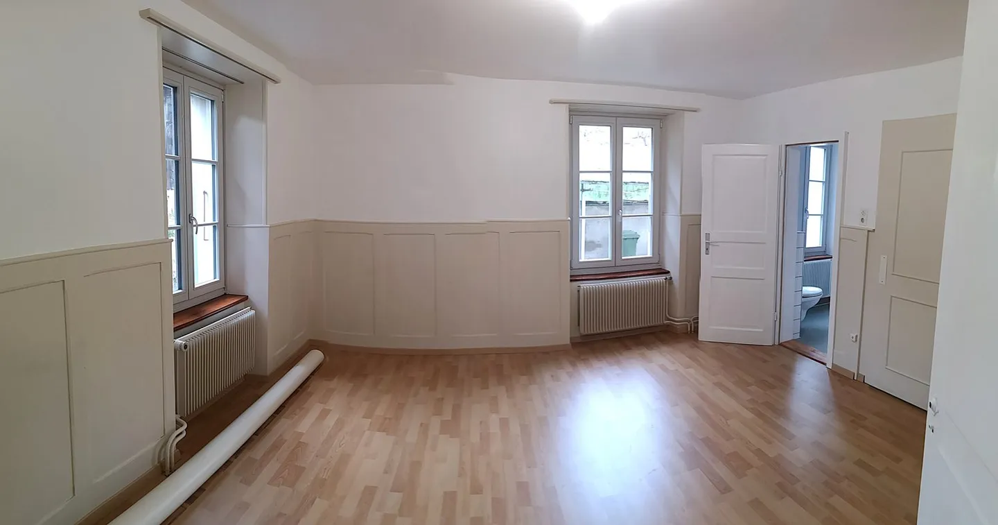Appartement avec 5,5 pièces, dont 1 chambre séparée, partiellement rénové, disponible immédiatement - Photo 10 sur 16