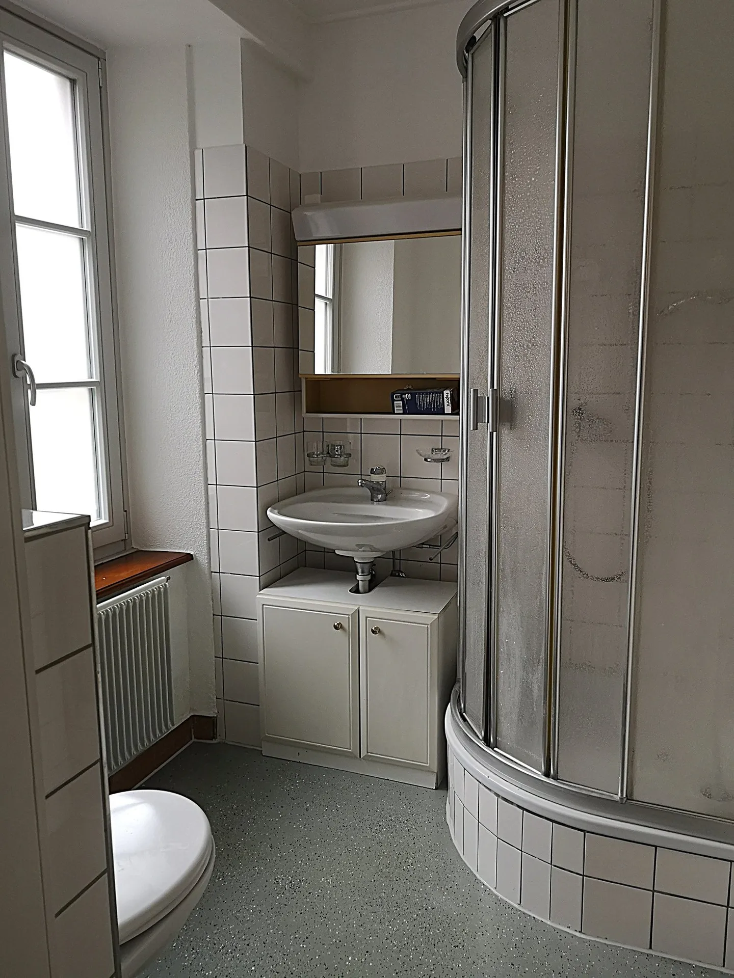 Appartement avec 5,5 pièces, dont 1 chambre séparée, partiellement rénové, disponible immédiatement - Photo 12 sur 16