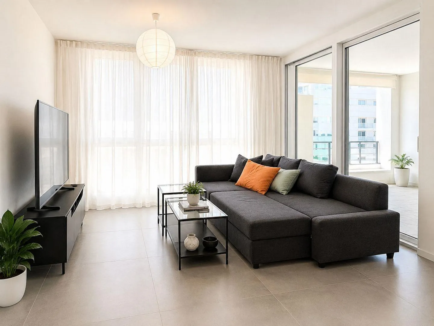Bellinzone - Moderne 2.5 pièces avec balcon, cave et parking - Photo 2 sur 10