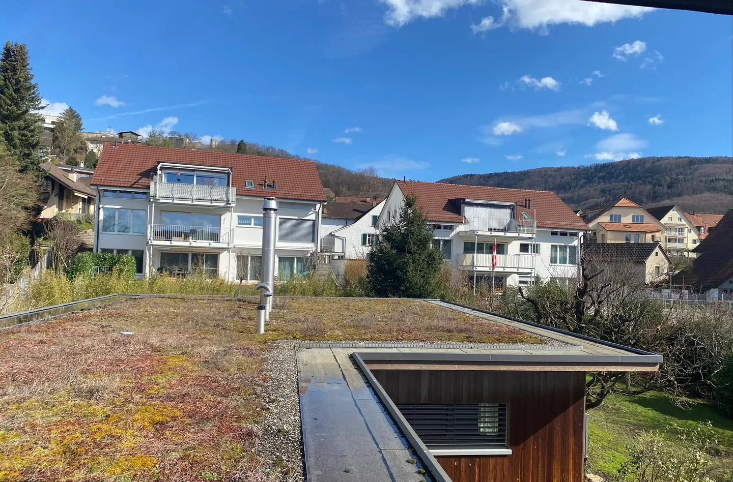 Helle Dachwohnung mit Balkon - Foto 2 von 18