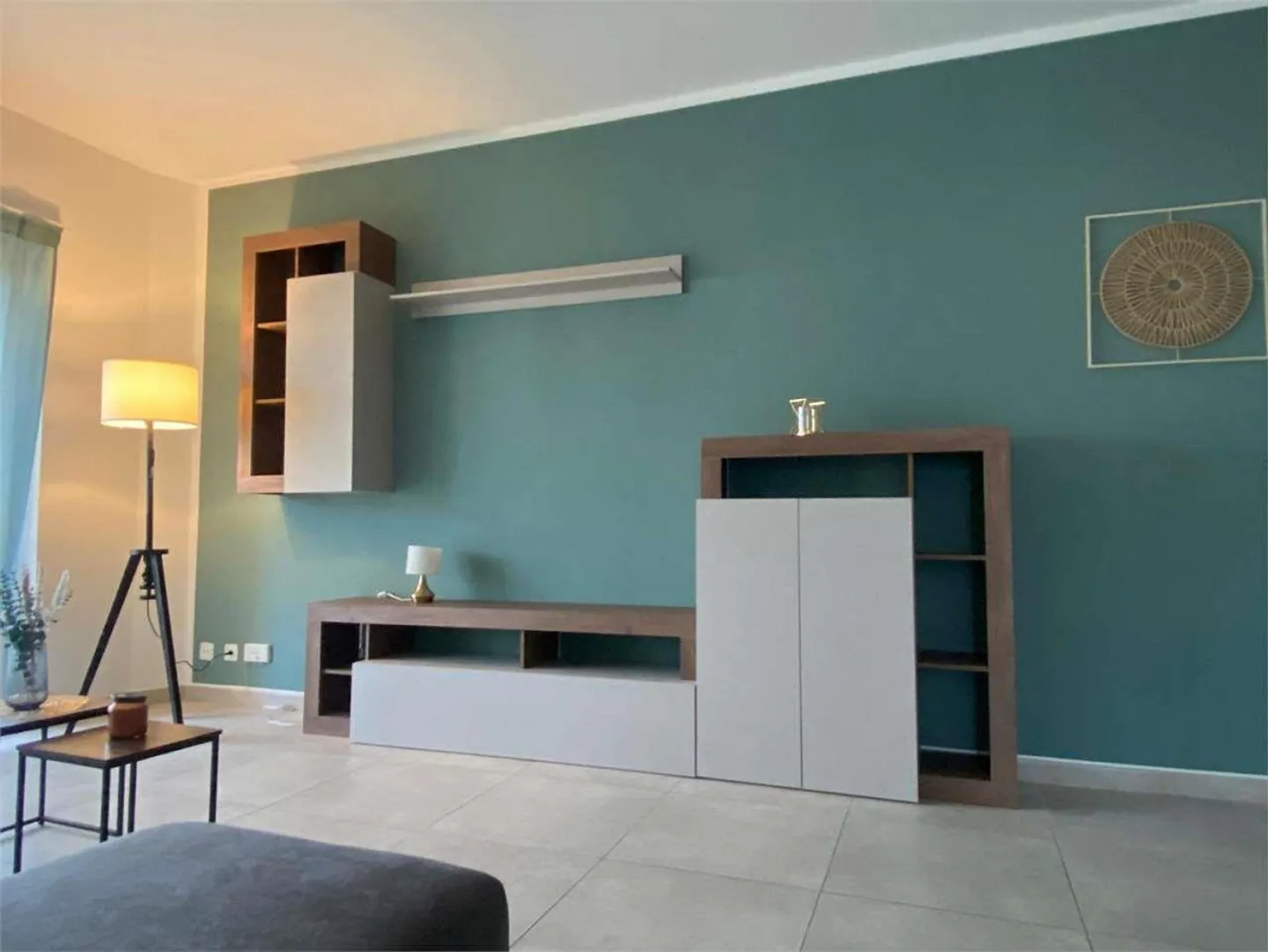 Chiasso Center - Spacious 3.5 Rooms Furnished and Bright on the 5th Floor - Photo 2 of 11